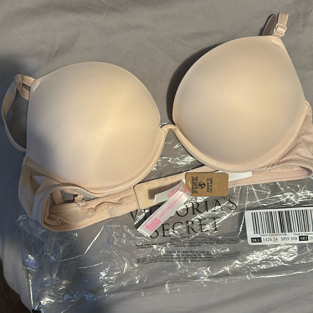 Victoria Secret Pink wear everywhere super push up 36 B new with tags